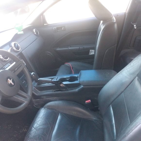 2005 mustang - Picture 2 of 5